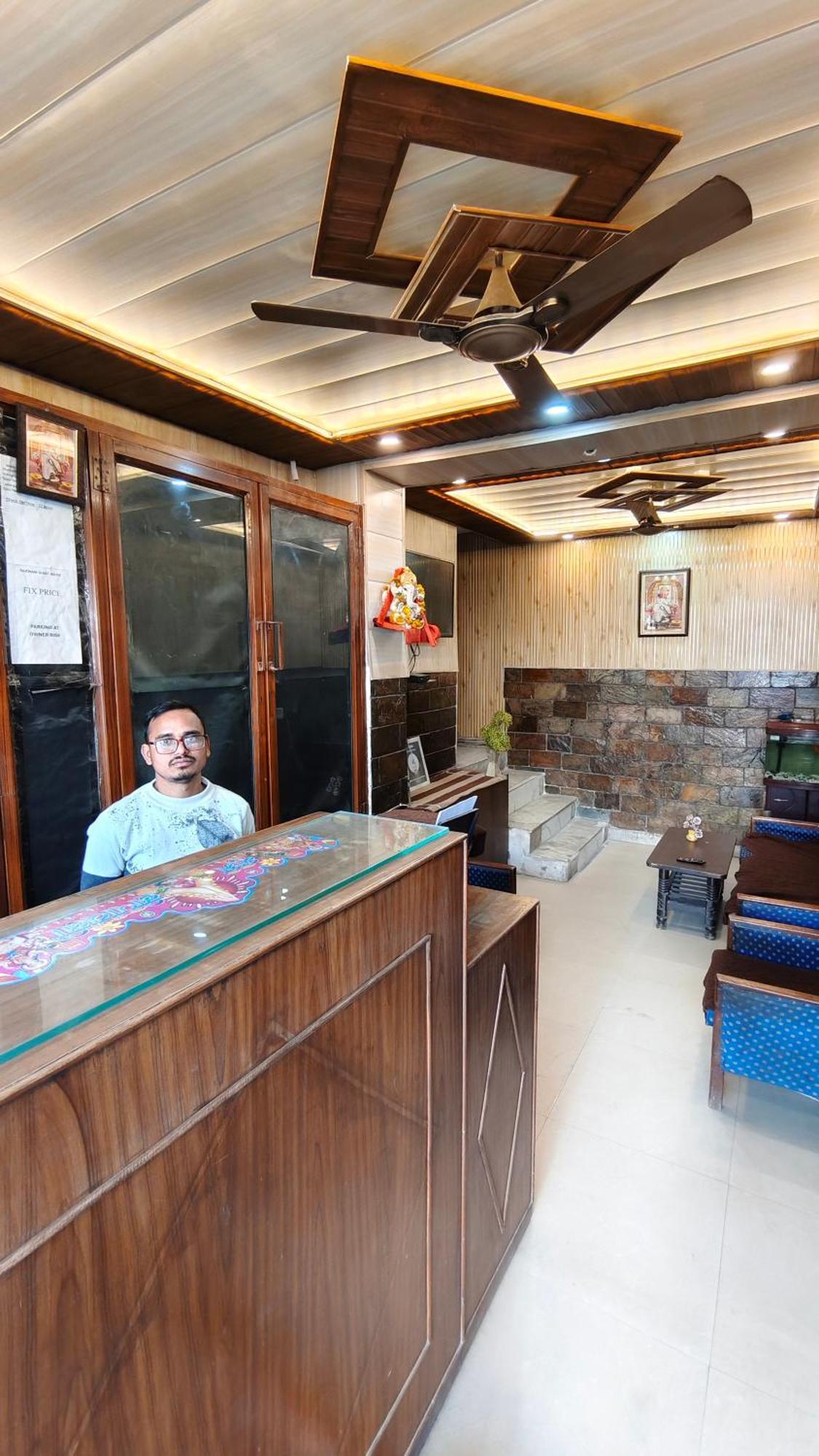 Rajdhani Guest House Faridabad Bagian luar foto