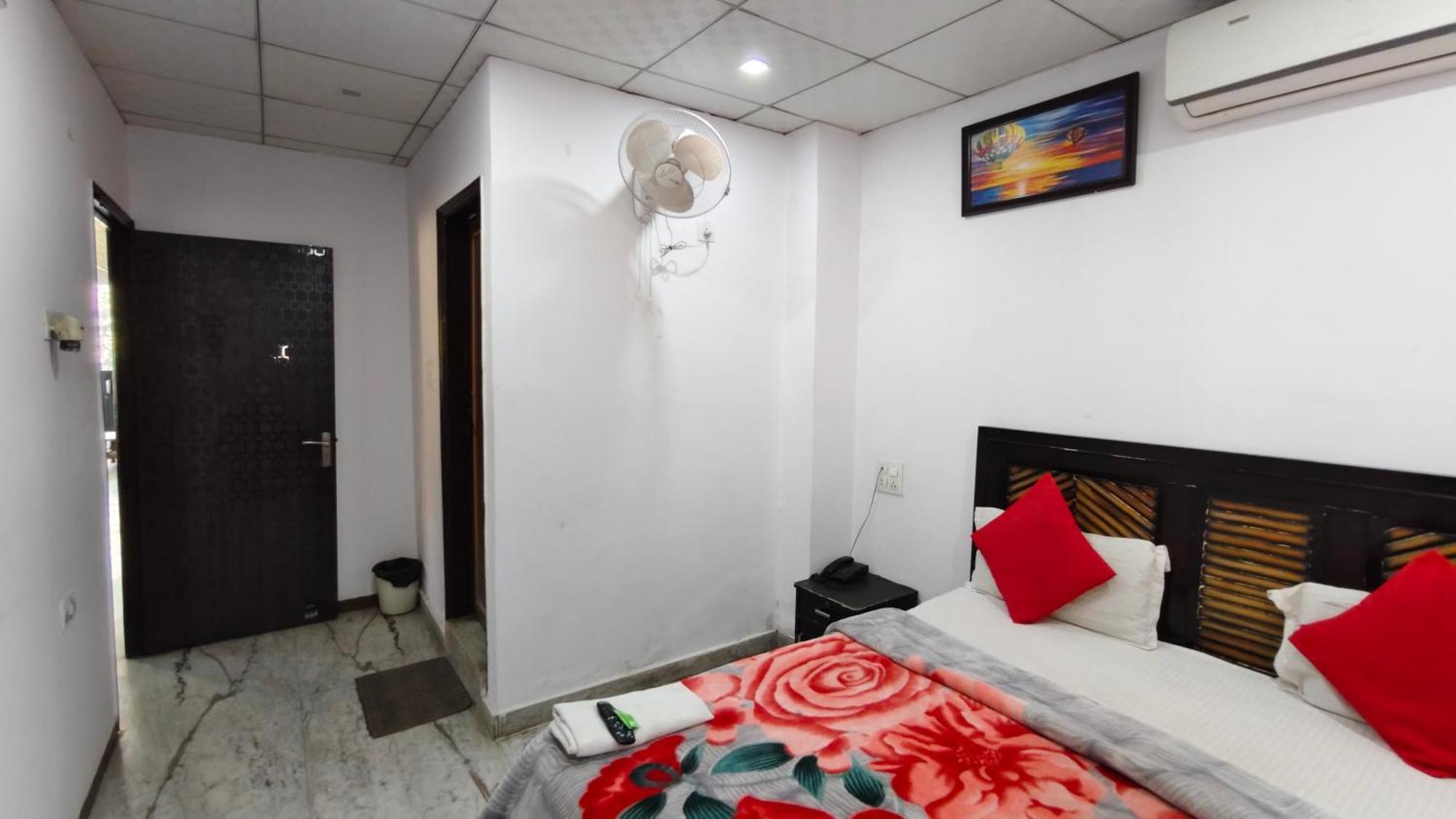 Rajdhani Guest House Faridabad Bagian luar foto