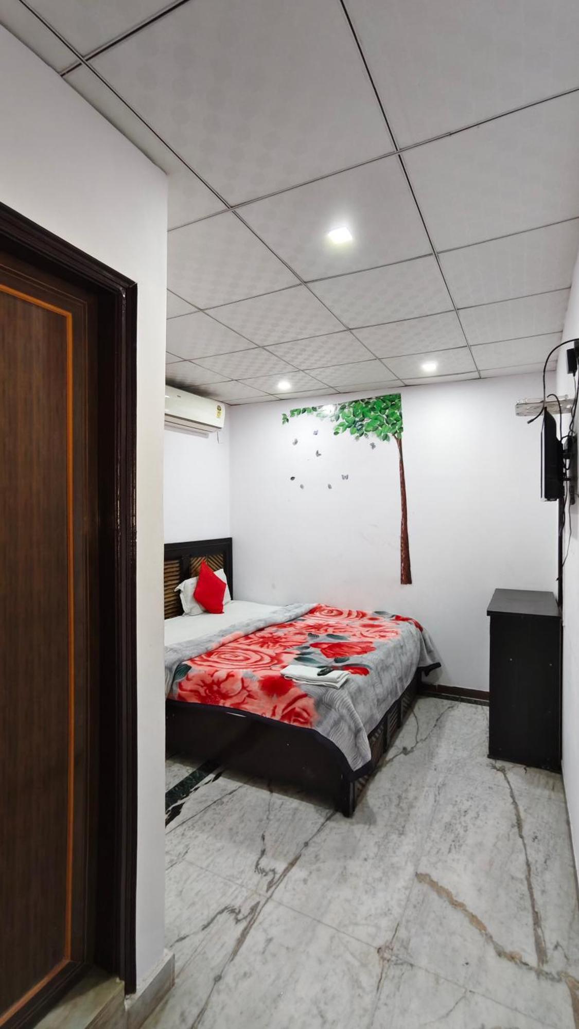 Rajdhani Guest House Faridabad Bagian luar foto