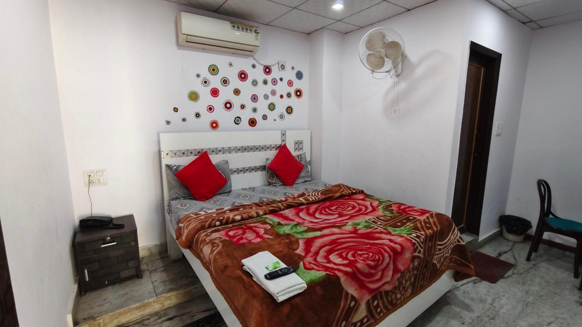 Rajdhani Guest House Faridabad Bagian luar foto