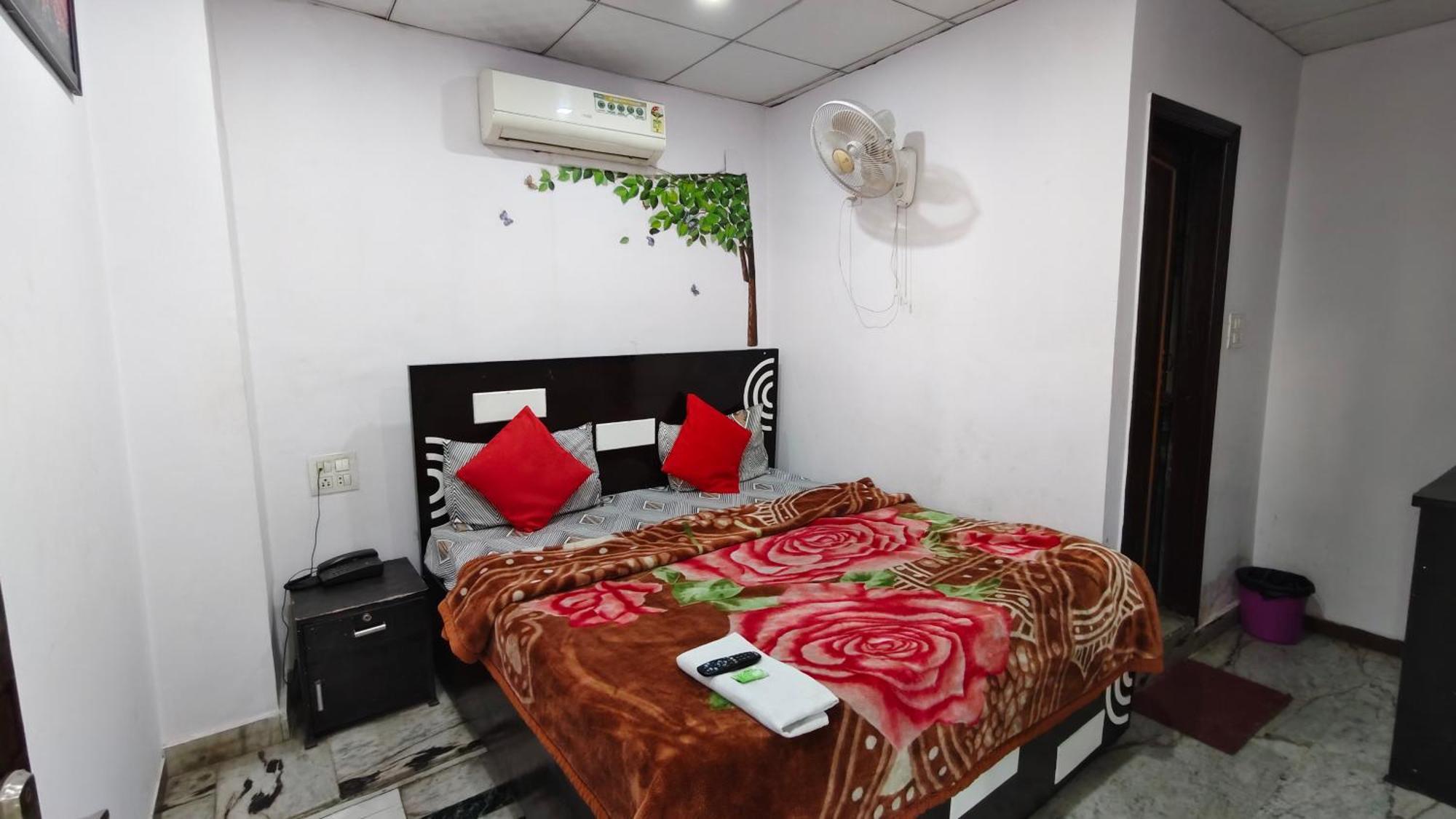 Rajdhani Guest House Faridabad Bagian luar foto
