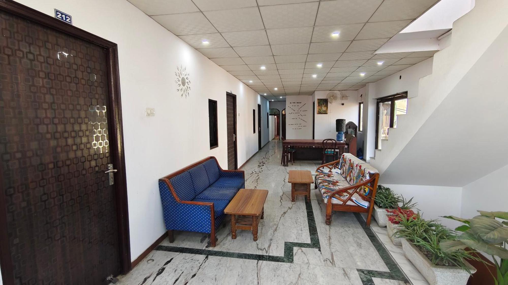 Rajdhani Guest House Faridabad Bagian luar foto